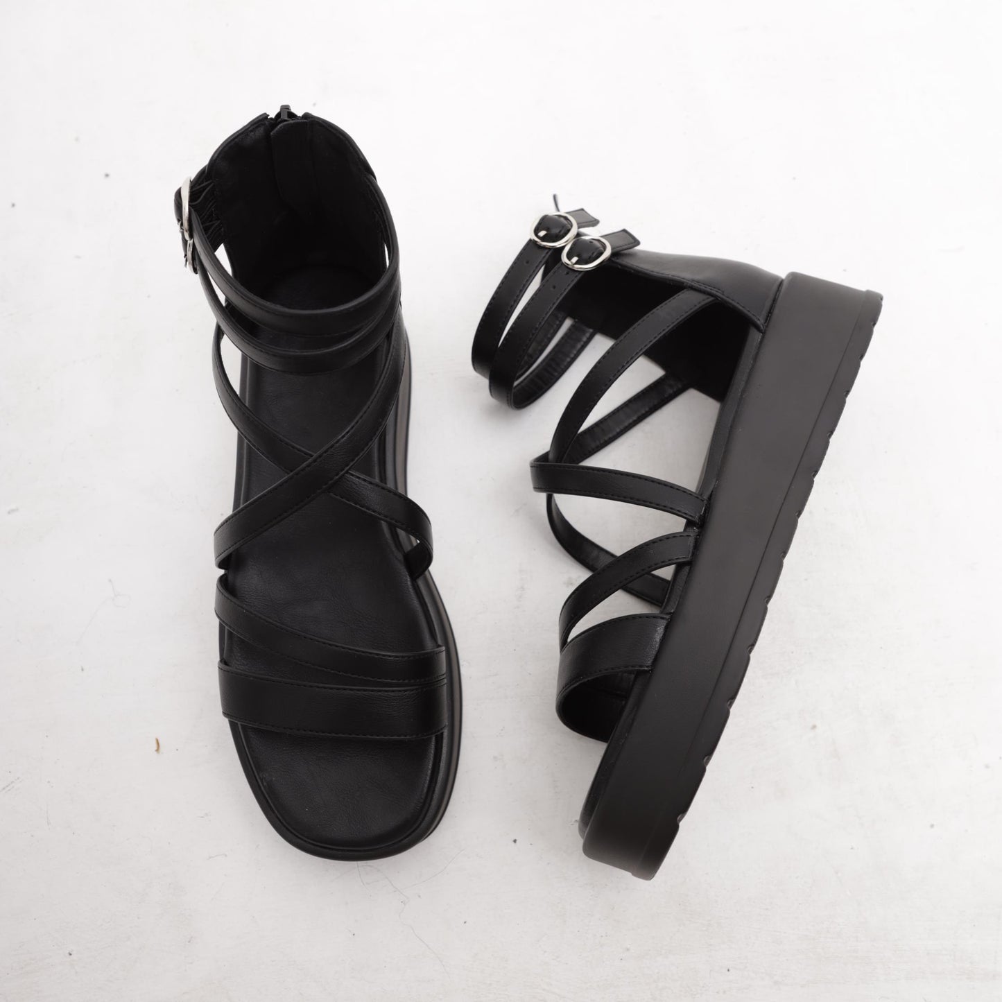 SANDALO FLATFORM FASCETTE NERO