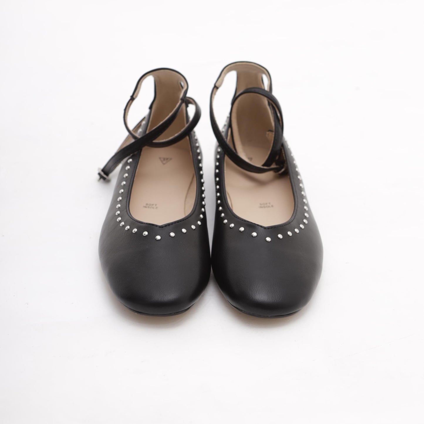 BALLERINA CON CINTURINO E BORCHIE NERO 