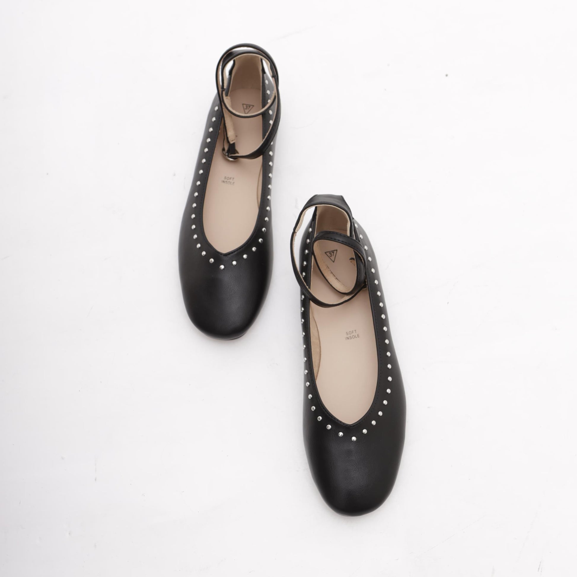 BALLERINA CON CINTURINO E BORCHIE NERO 