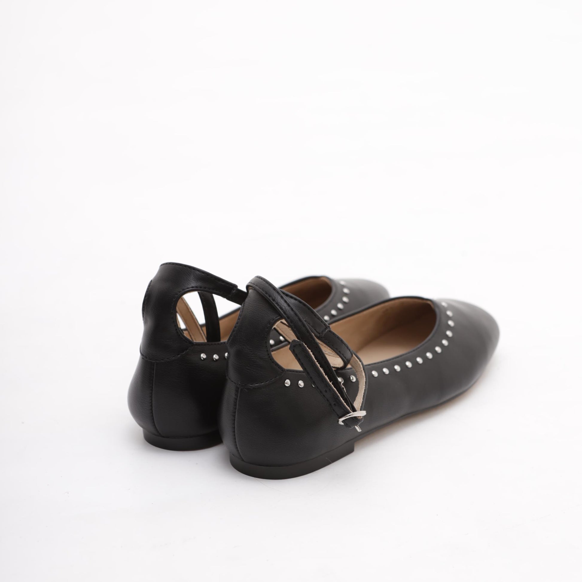 BALLERINA CON CINTURINO E BORCHIE NERO 